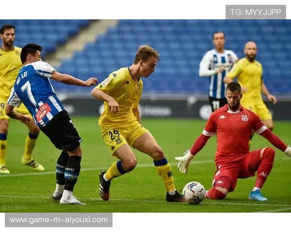 云南玉昆在角球布置上多次获得良机